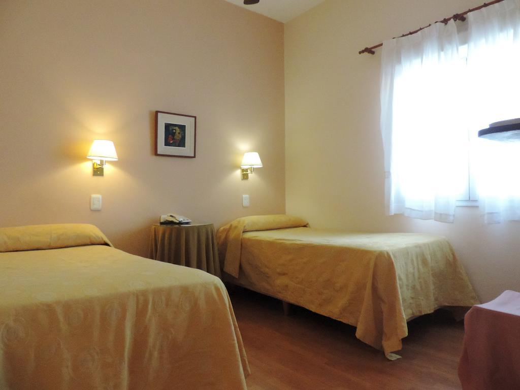 Hotel Galicia Trelew Quarto foto